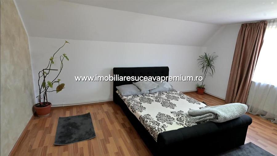 Casă individuală cu 5 camere cu Teren 300 Mp în Central