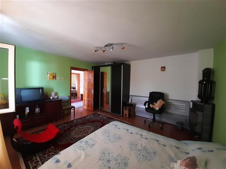 Casă cu 5 camere cu Teren 396 Mp în Traian
