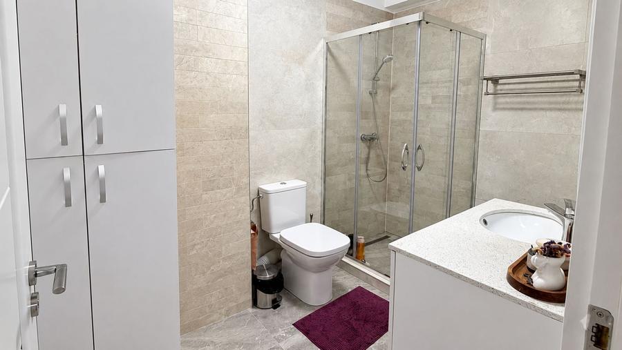 Apartament cu 3 camere semidecomandat, mobilat în Florești