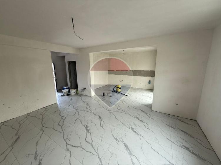 Casă individuală cu 4 camere cu Teren 377 Mp în Central