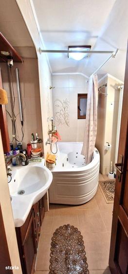 Casă cu 5 camere cu Teren 338 Mp în Sud