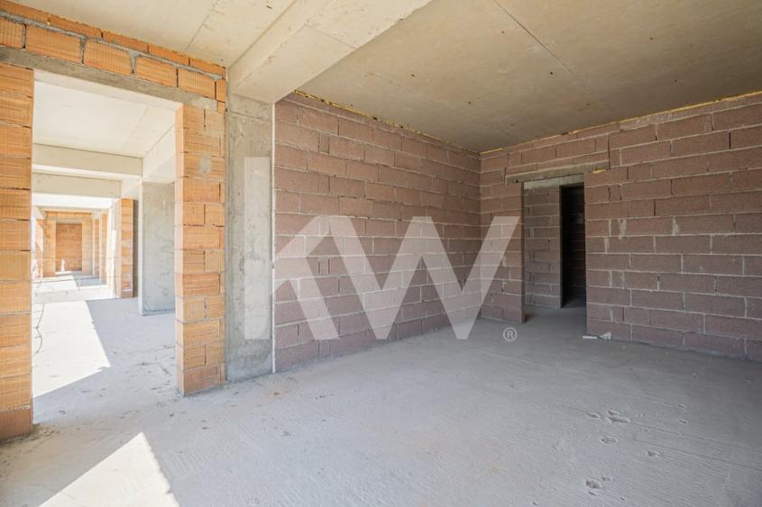 Apartament cu 4 camere decomandat în Calea București