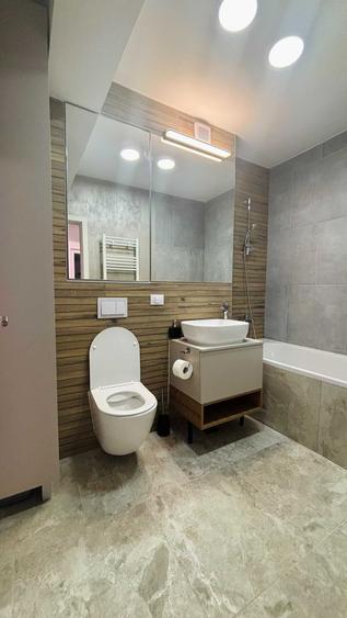Apartament cu 3 camere decomandat, mobilat în Tractorul