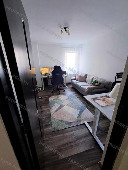 Apartament cu 3 camere decomandat în Florești