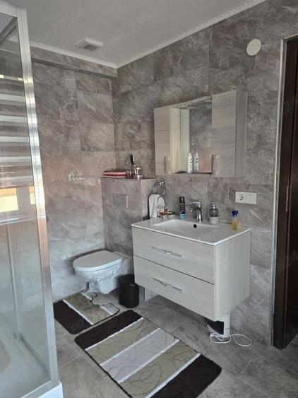 Casă cu 6 camere în Central
