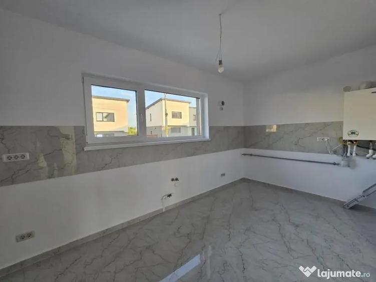 Casă cu 5 camere cu Teren 252 Mp în Valea Lupului