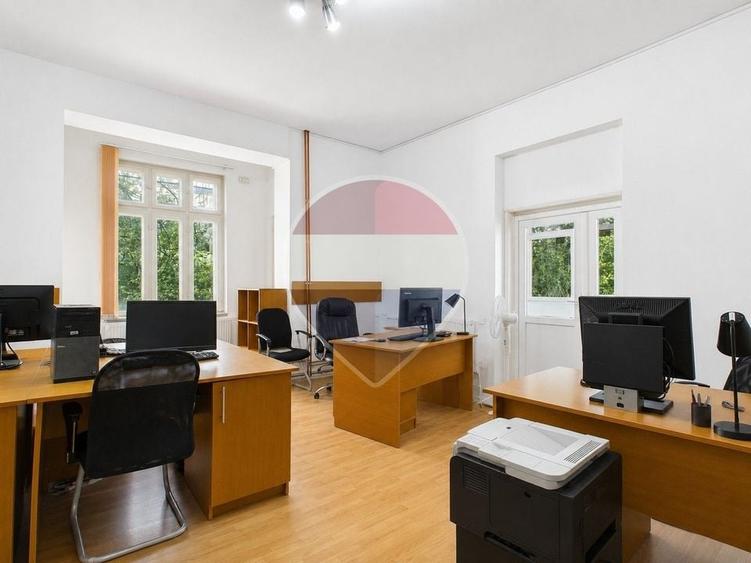 Casă individuală cu 6 camere cu Teren 132 Mp în Gara de Nord