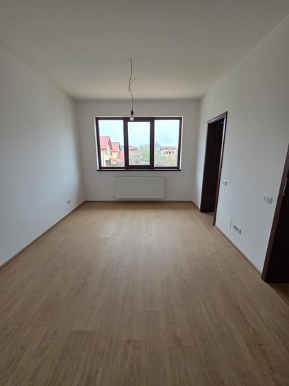 Casă individuală cu 4 camere cu Canalizare în Sud-Vest