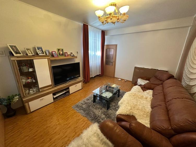 Apartament cu 2 camere decomandat, mobilat în Victoriei