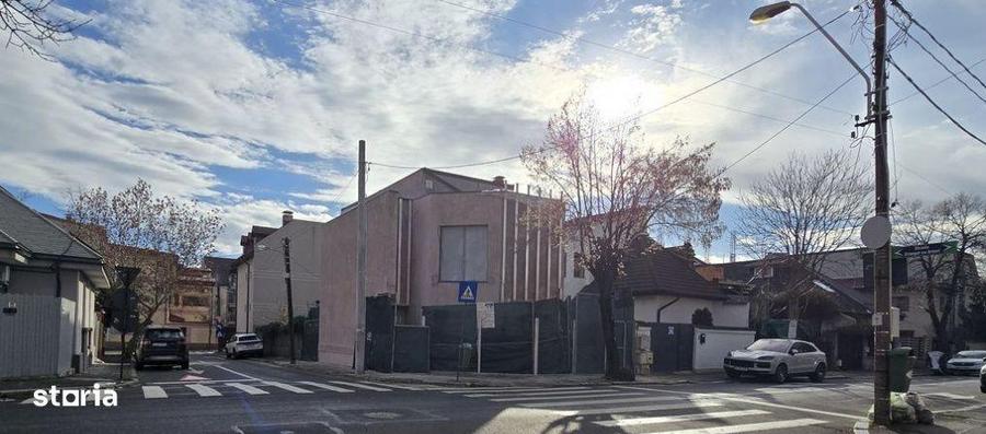 Casă cu 5 camere cu Teren 120 Mp în Grivița