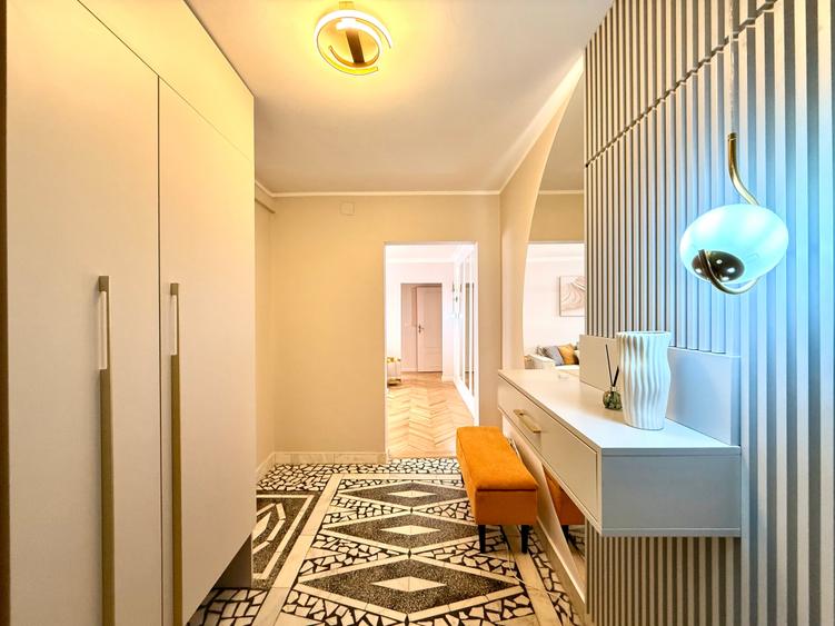 Apartament cu 3 camere semidecomandat în Ultracentral