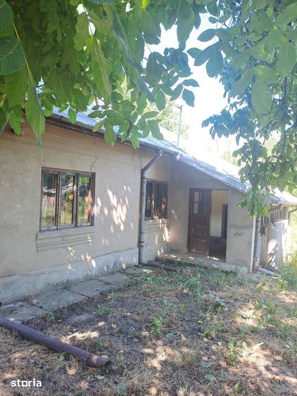 Casă cu 4 camere cu Teren 1200 Mp în Central