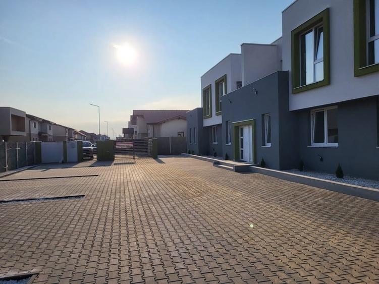 Casă cu 5 camere cu Canalizare în Moșnița Nouă