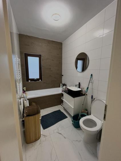 Apartament cu 3 camere decomandat în Sânpetru