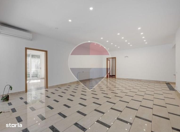 Apartament cu 4 camere decomandat în Primăverii