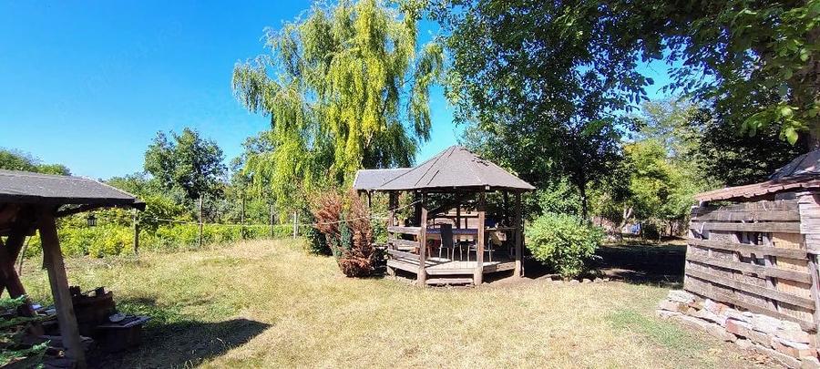 Casă cu 2 camere cu Teren 772 Mp în Perișor