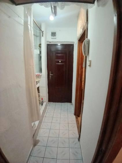 Garsonieră decomandată în Central