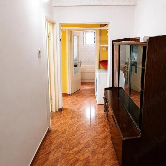 Apartament cu 3 camere semidecomandat în Bularga