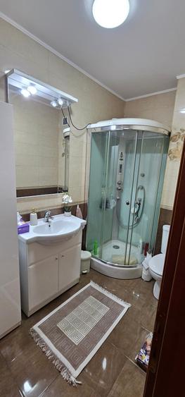 Apartament cu 4 camere semidecomandat în Barbu Văcărescu