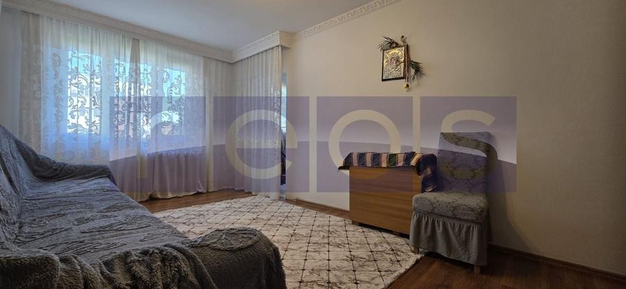 Apartament cu 4 camere semidecomandat, mobilat în Dristor