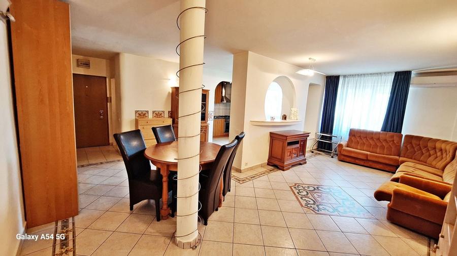 Apartament cu 4 camere decomandat în Centrul Civic