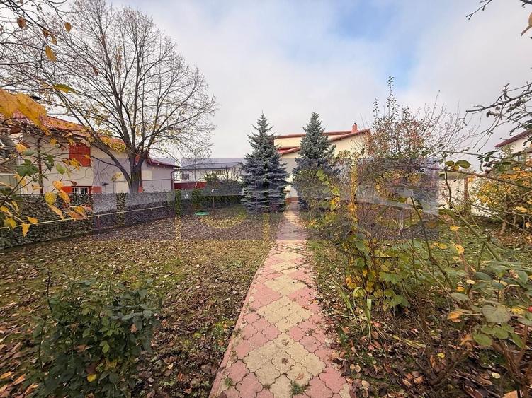 Casă individuală cu 7 camere cu Canalizare în Fundeni