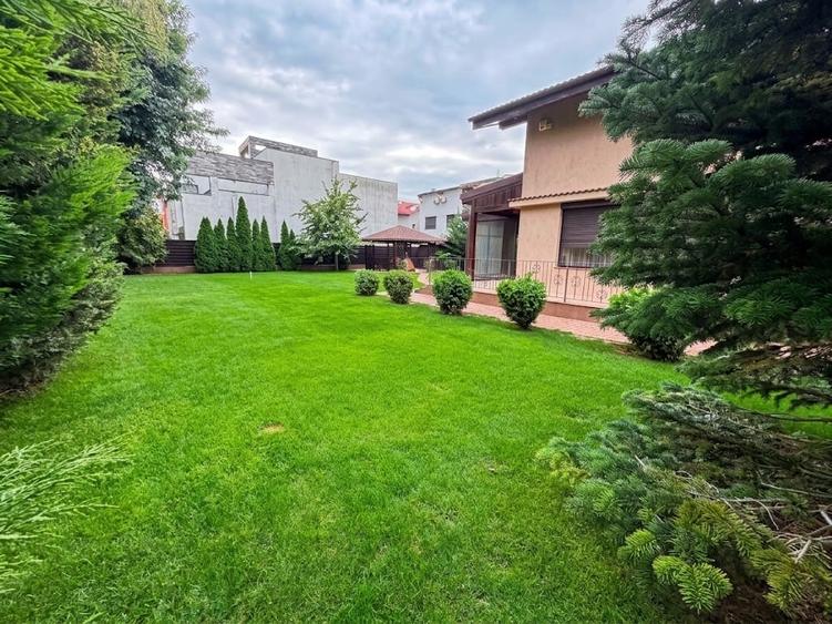 Casă individuală cu 6 camere cu Canalizare în Sud