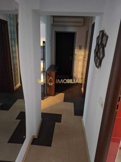 Apartament cu 3 camere decomandat, mobilat în Sebastian