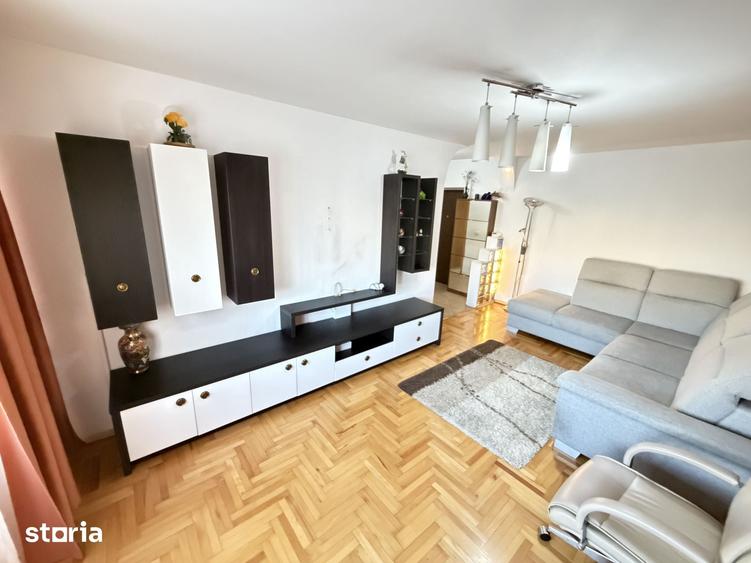 Apartament cu 3 camere decomandat în Nicolina