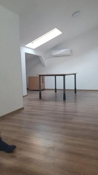 Casă individuală cu 6 camere cu Canalizare în Grozăvești
