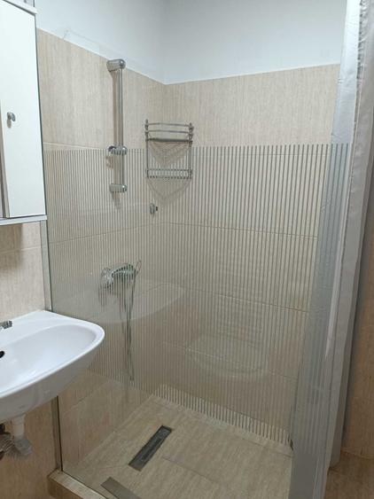 Apartament cu 3 camere decomandat în Vitan