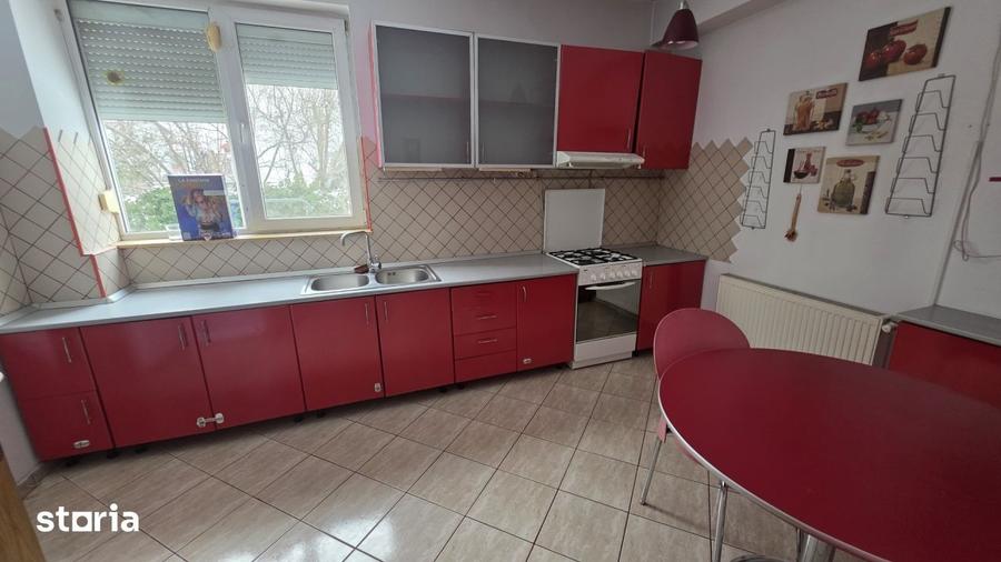 Casă cu 5 camere cu Teren 500 Mp în Străulești