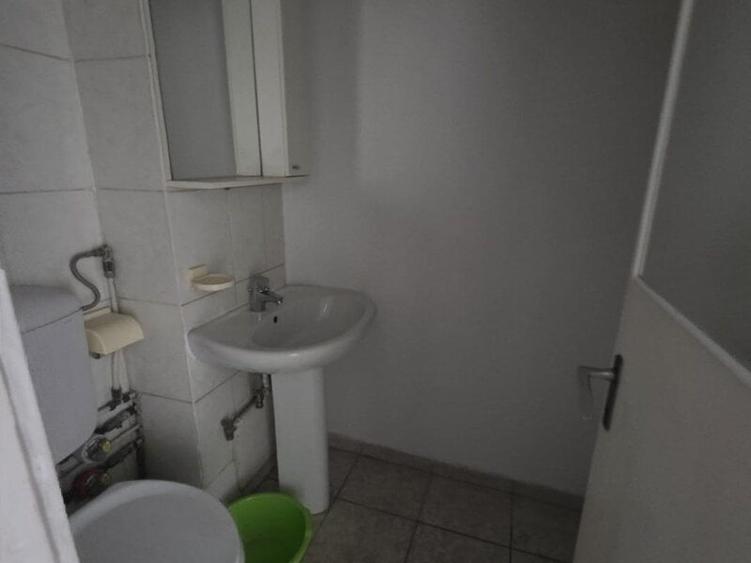 Apartament cu 3 camere decomandat în Dristor
