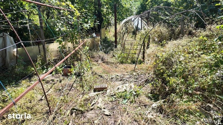 Casă cu 3 camere cu Teren 1300 Mp în Central