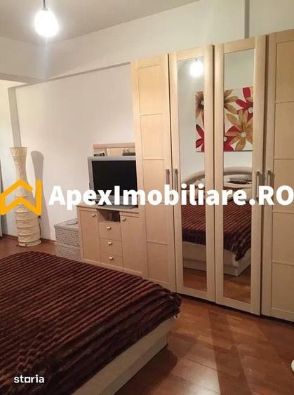 Apartament cu 3 camere semidecomandat în Central