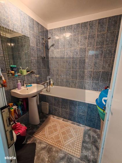 Apartament cu 4 camere semidecomandat în Apărătorii Patriei