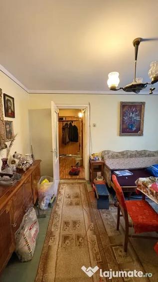 Apartament cu 2 camere semidecomandat în Rogerius