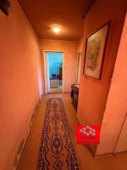 Apartament cu 3 camere decomandat în Tractorul