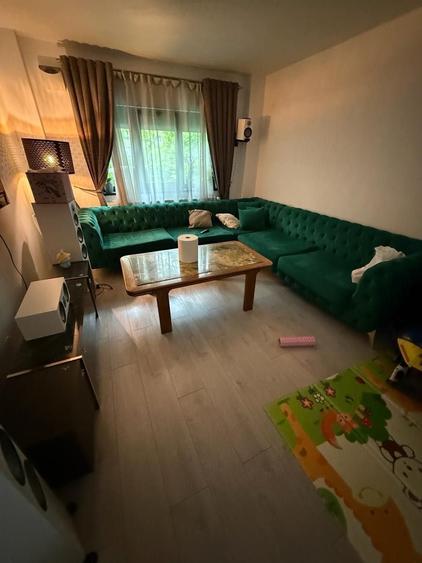 Apartament cu 3 camere decomandat, mobilat în Nicolina