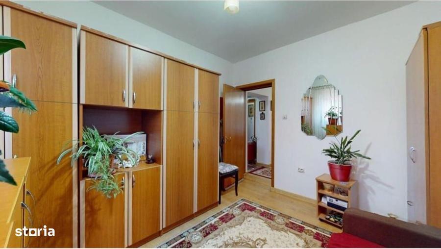 Casă cu 8 camere cu Teren 420 Mp în Nord