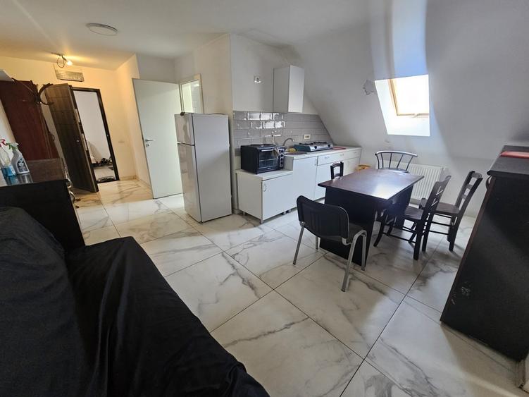Apartament cu 3 camere decomandat în Complex Studențesc