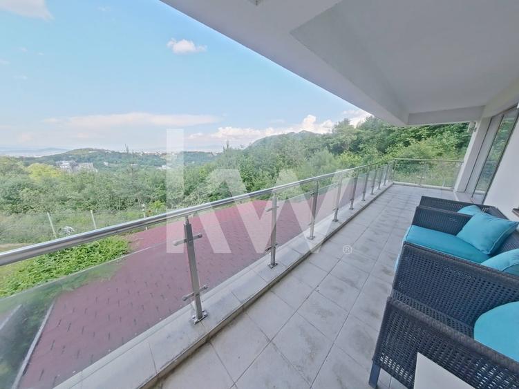 Apartament cu 3 camere decomandat, mobilat în Drumul Poienii