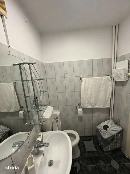 Apartament cu 3 camere semidecomandat, mobilat în Drumul Taberei