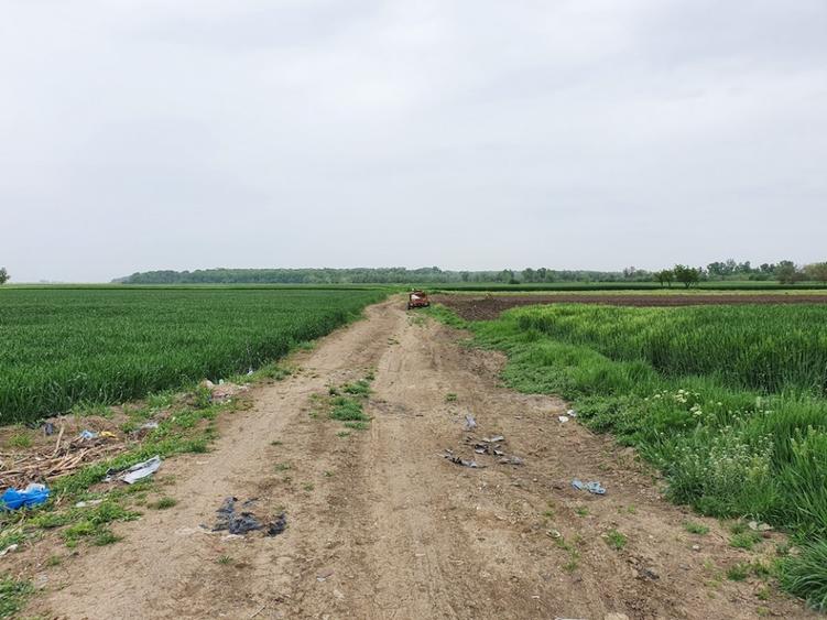 Teren agricol extravilan de 8945 mp, în Vidra