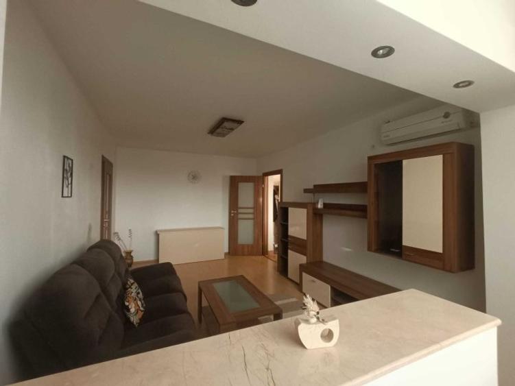 Apartament cu 2 camere semidecomandat, mobilat în Unirii