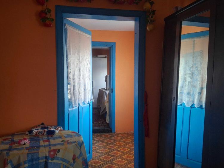 Casă cu 2 camere în Perieni