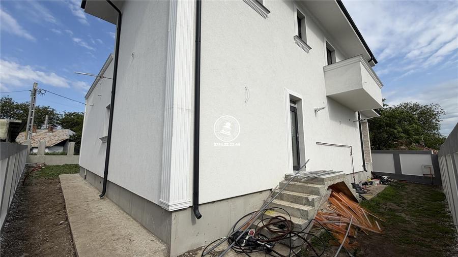 Casă cu 6 camere decomandat cu Teren 750 Mp în Aroneanu