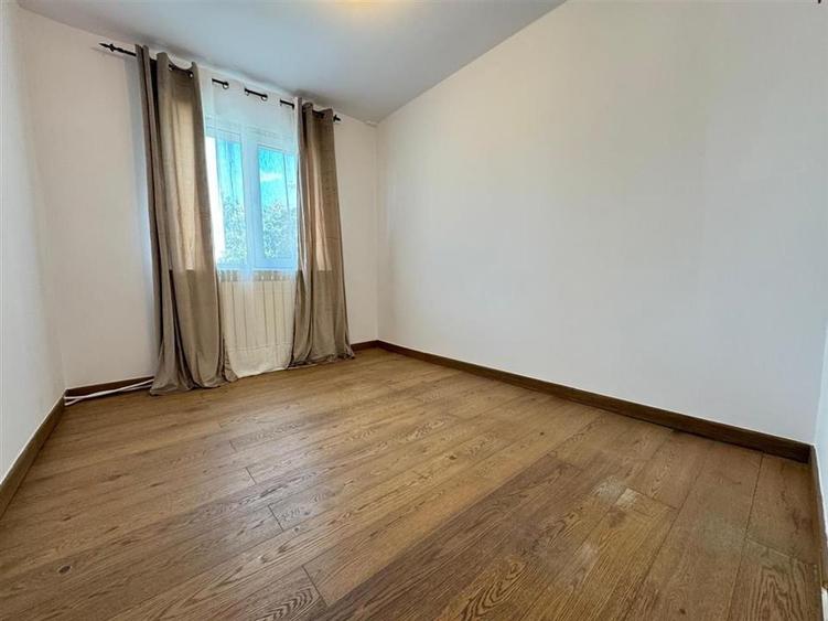 Apartament cu 4 camere semidecomandat în Mircea cel Bătrân
