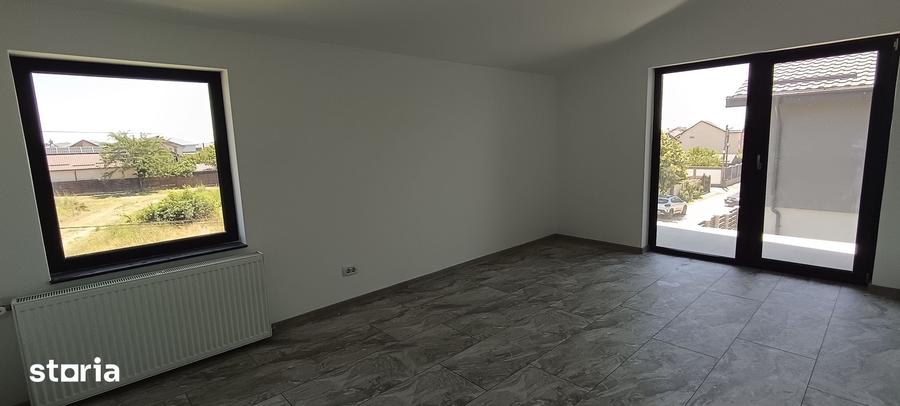 Casă cu 4 camere cu Teren 378 Mp în Malu Mare