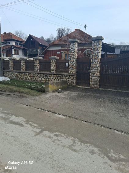 Casă cu 3 camere în Văcarea